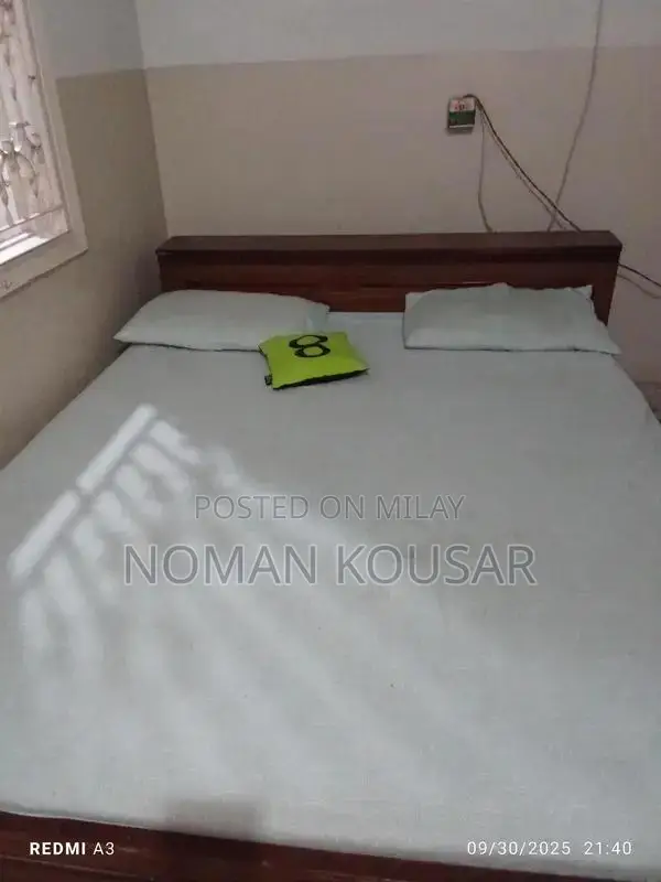 Sturdy Bed with Spacious Storage Drawer