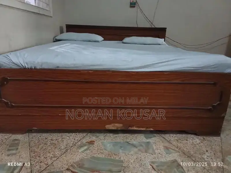 Sturdy Bed with Spacious Storage Drawer