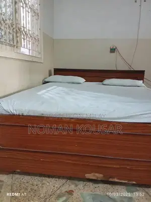 Sturdy Bed with Spacious Storage Drawer