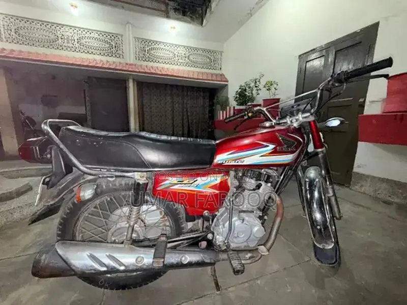 Honda 125 Motorcycle in Excellent Condition