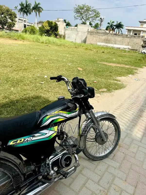 Honda CD 70 Motorcycle - Compact and Reliable Commuter Bike