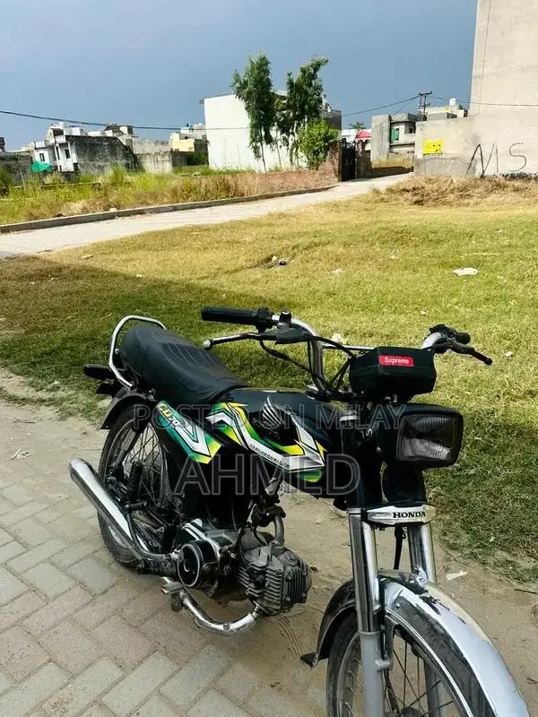 Honda CD 70 Motorcycle - Compact and Reliable Commuter Bike