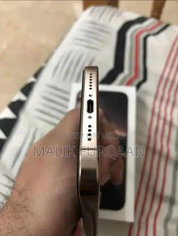 High-Performance Smartphone with Dual SIM and Advanced Camera