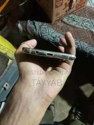 Samsung Galaxy S10 5G Smartphone with Minor Back Damage