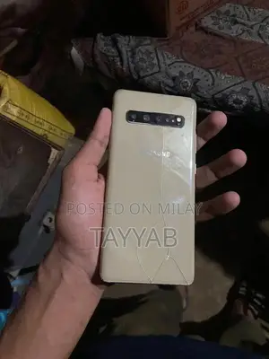 Samsung Galaxy S10 5G Smartphone with Minor Back Damage