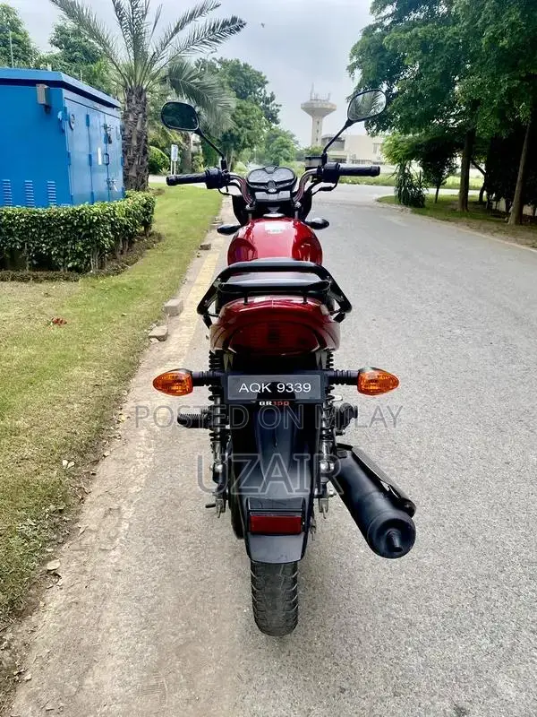 Suzuki GR150 Motorcycle - Nearly New Condition