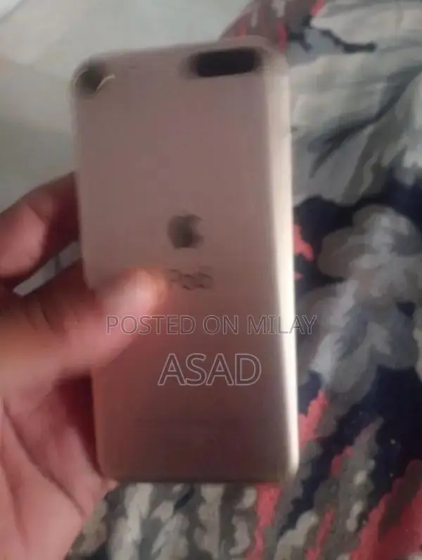 Apple iPod 32GB 6th Generation Portable Music Player