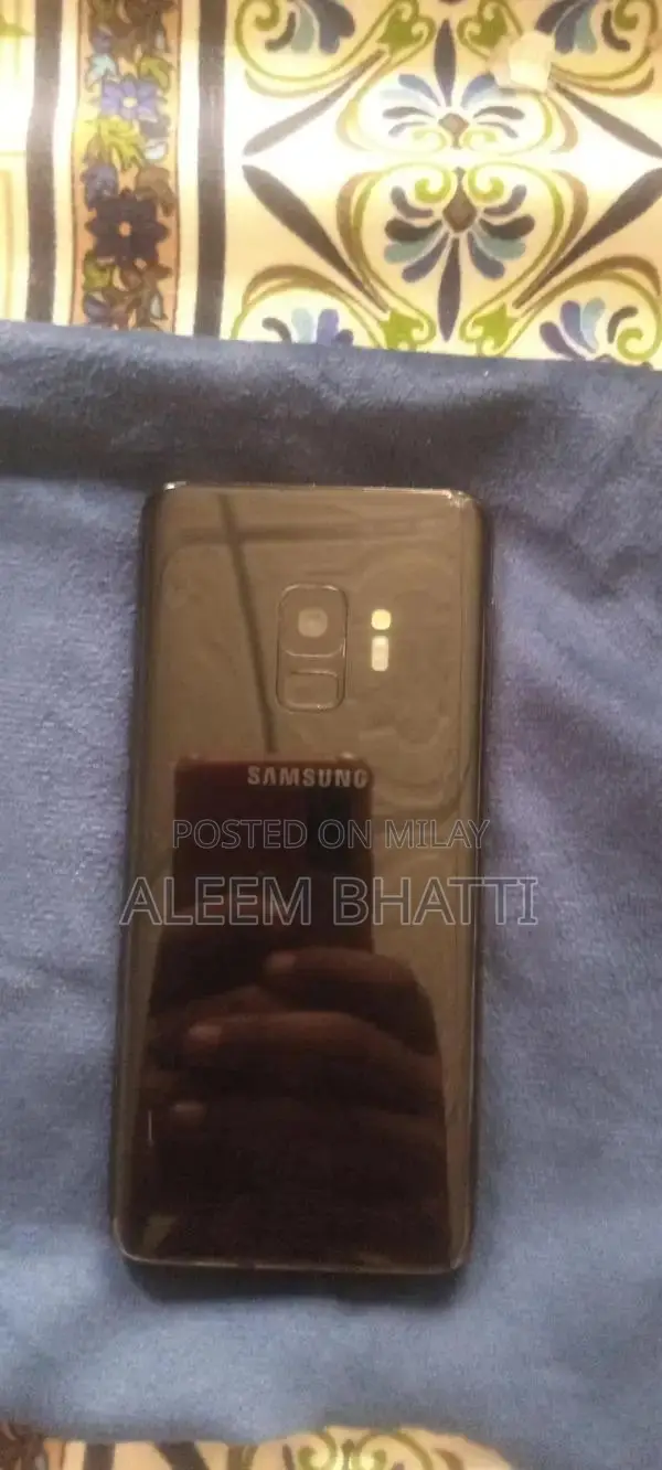 Premium Smartphone with 4K Video and Wireless Charging