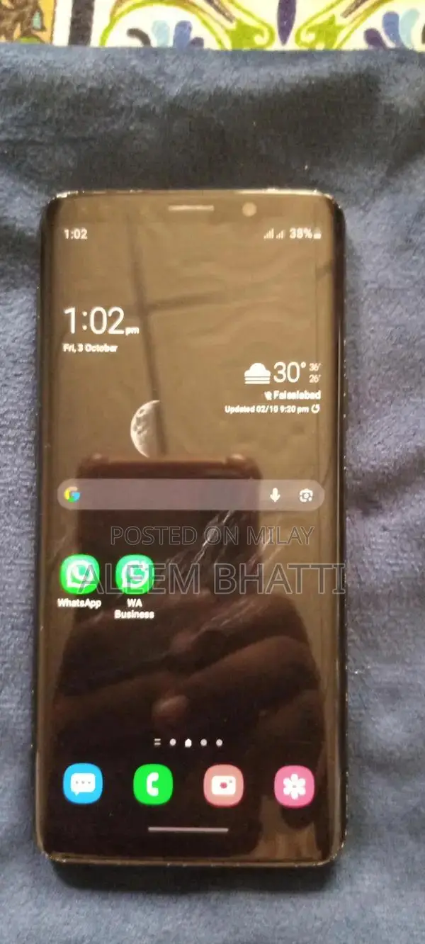 Premium Smartphone with 4K Video and Wireless Charging