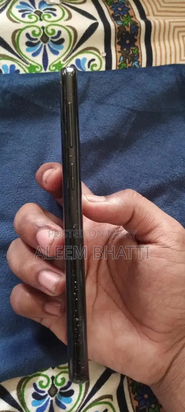 Premium Smartphone with 4K Video and Wireless Charging