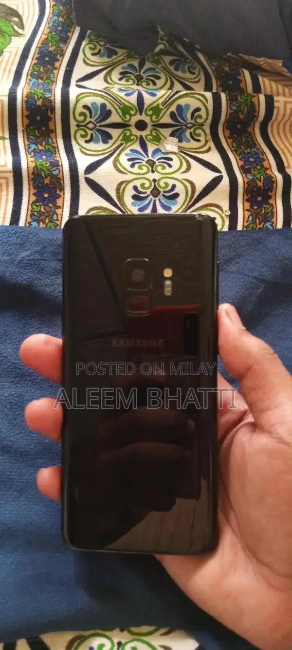 Premium Smartphone with 4K Video and Wireless Charging