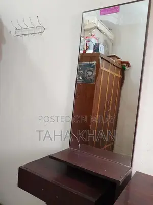 Photo - Decorative Wall-Mounted Reflection Surface Mirror