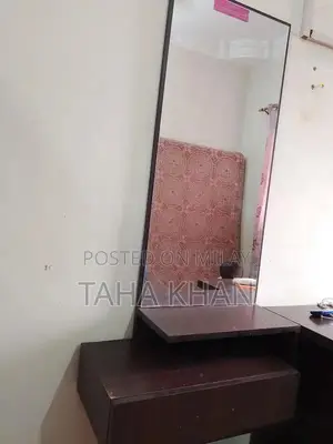 Decorative Wall-Mounted Reflection Surface Mirror