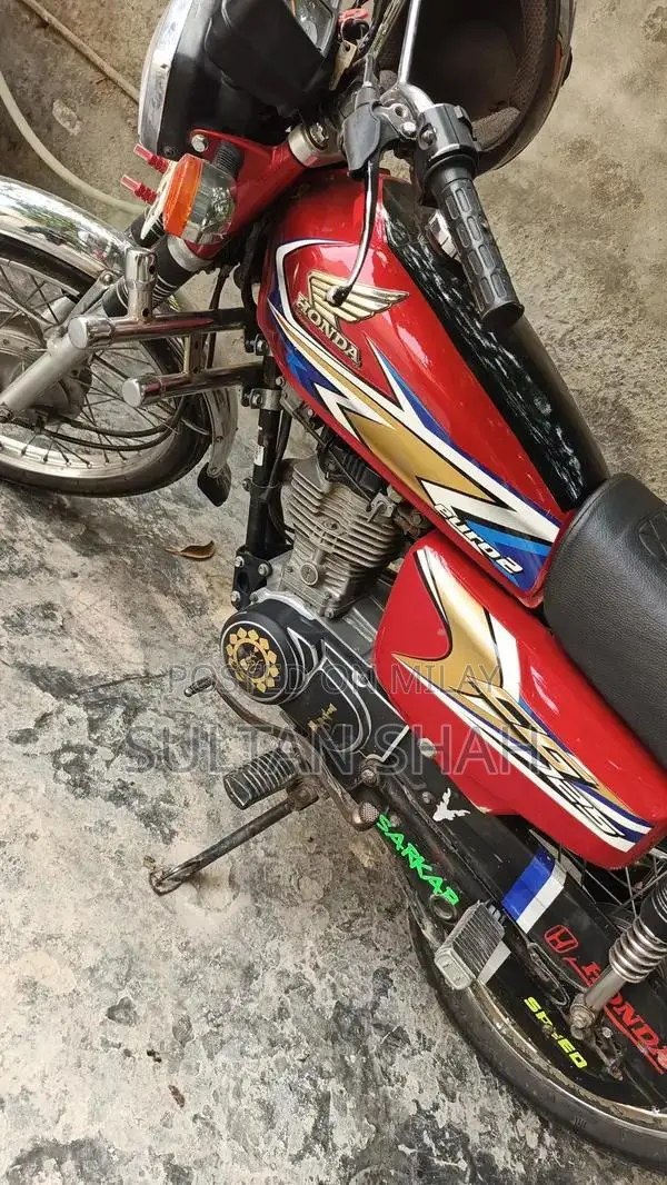 Honda 125cc Red Motorcycle Arugnt Edition