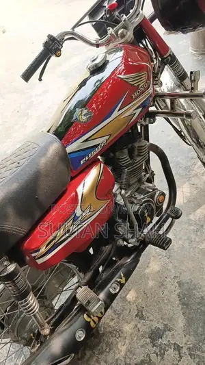 Honda 125cc Red Motorcycle Arugnt Edition