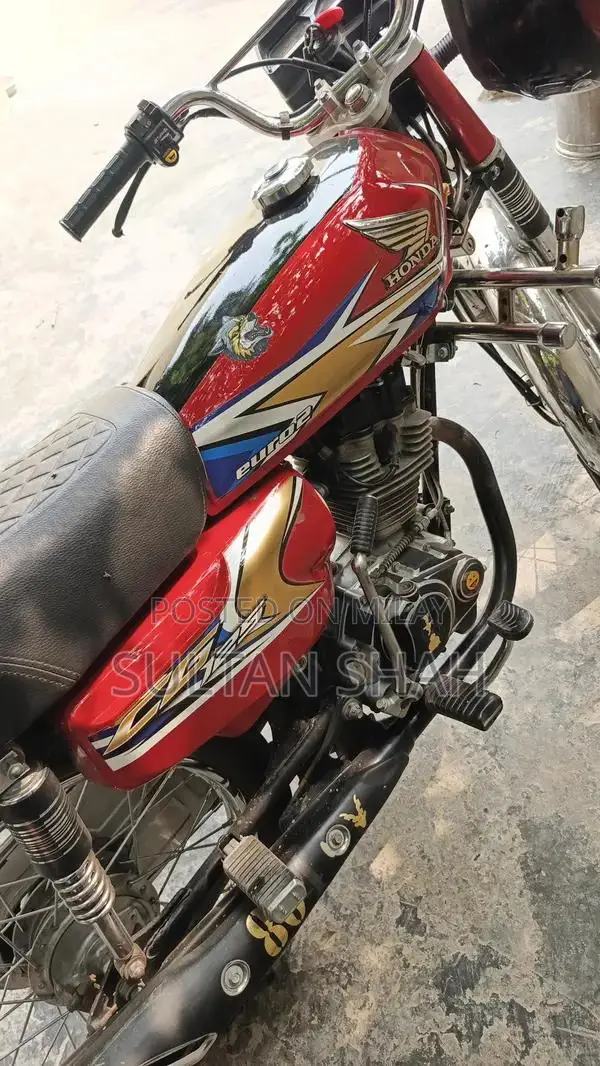 Honda 125cc Red Motorcycle Arugnt Edition