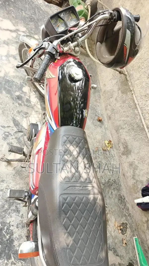 Honda 125cc Red Motorcycle Arugnt Edition