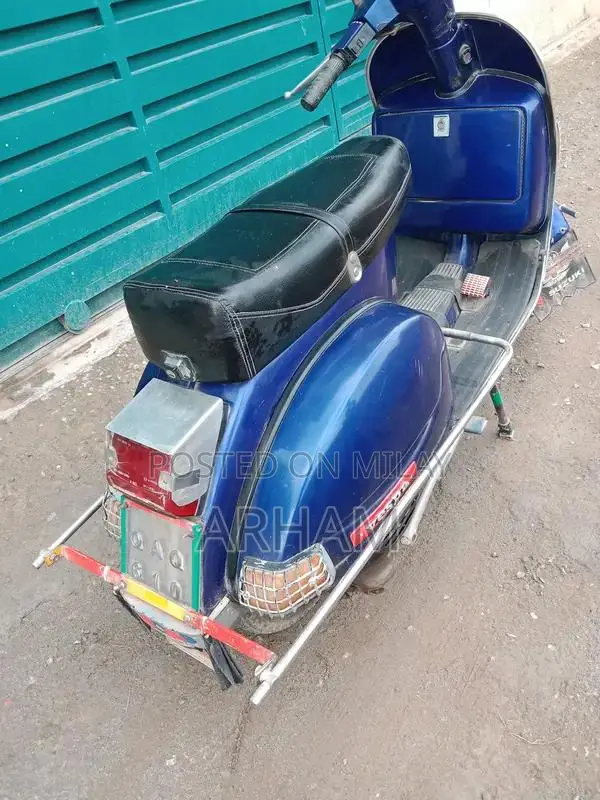 Classic Vintage Vespa Scooter with Self-Start