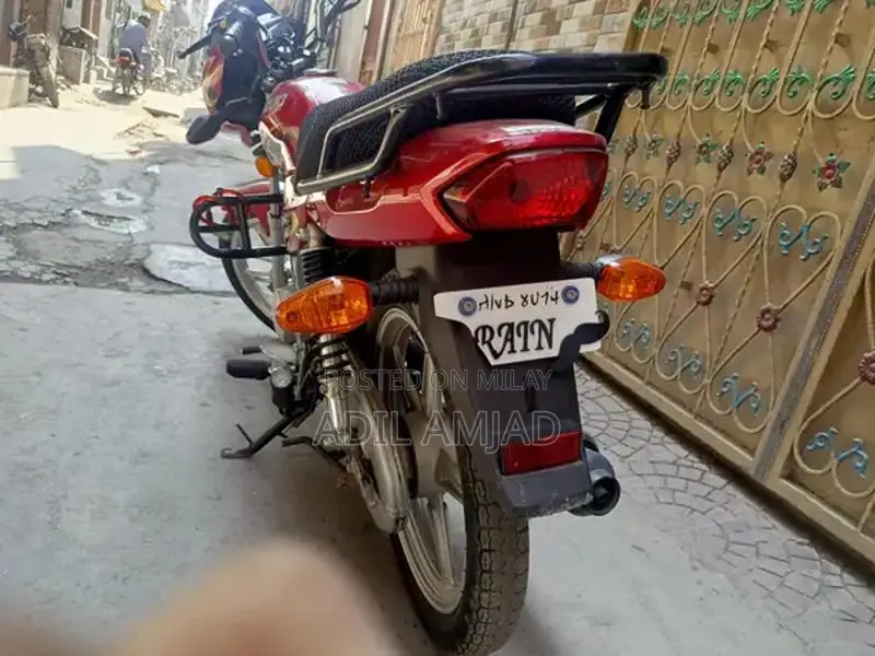 Suzuki 110cc Motorcycle - Low Mileage Single Cylinder Bike