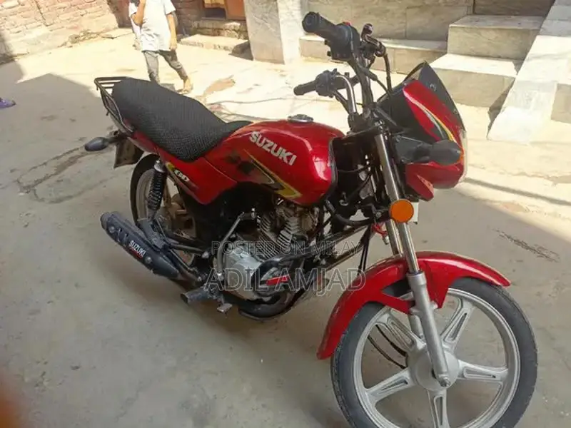 Suzuki 110cc Motorcycle - Low Mileage Single Cylinder Bike