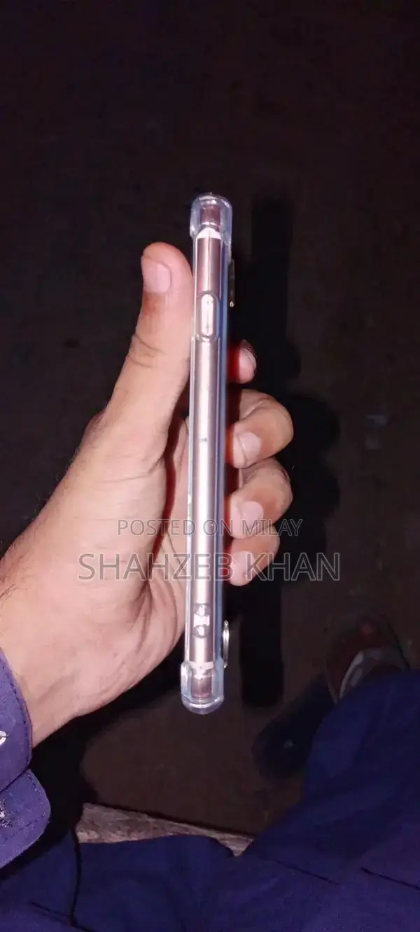 Apple iPhone 8 256GB Golden Smartphone