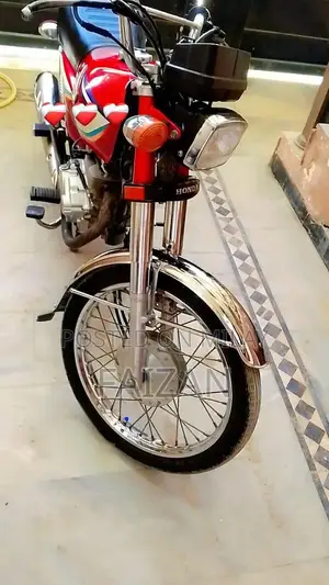 Photo - Well-Maintained Vehicle with Complete Documentation