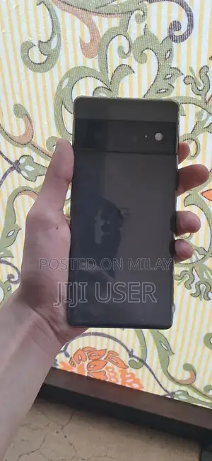 Photo - Premium Pixel 6 Pro Smartphone with High-End Specifications