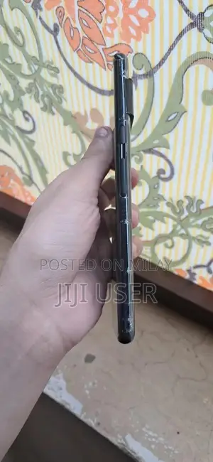 Premium Pixel 6 Pro Smartphone with High-End Specifications