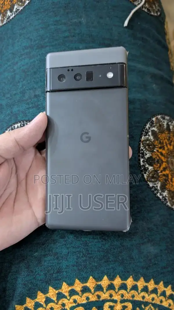Premium Pixel 6 Pro Smartphone with High-End Specifications