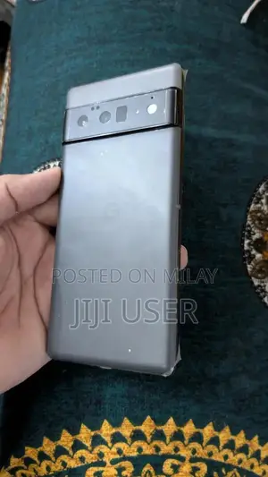 Premium Pixel 6 Pro Smartphone with High-End Specifications