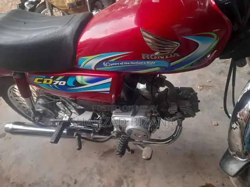 Honda CD 70 Motorcycle - Reliable Two-Wheeler for Urban Commuting