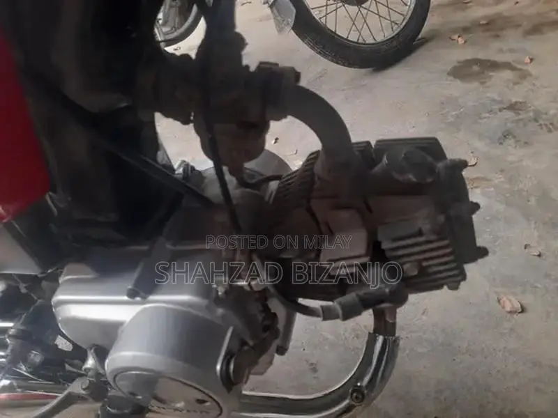 Honda CD 70 Motorcycle - Reliable Two-Wheeler for Urban Commuting