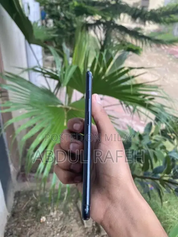 Apple iPhone 7 Plus 128GB Smartphone - High Performance