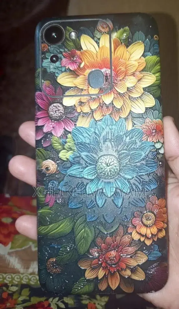 Budget-Friendly Compact Smartphone with No Accessories