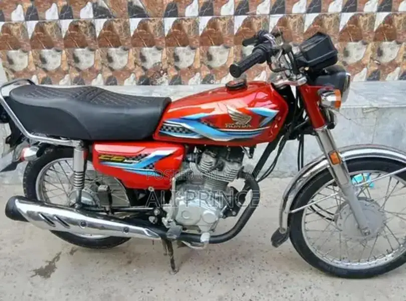 Honda 125 Motorcycle - Clean Condition, Ready to Ride