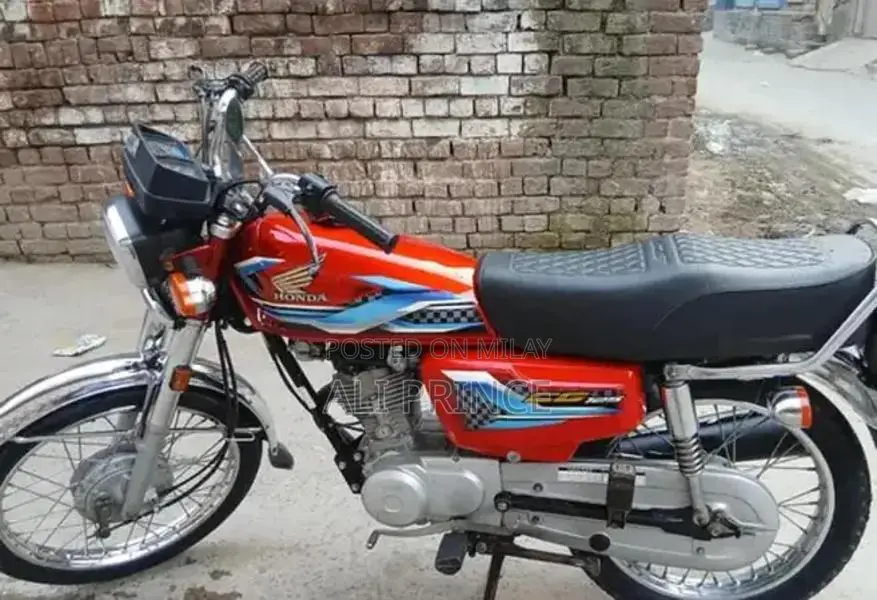 Honda 125 Motorcycle - Clean Condition, Ready to Ride