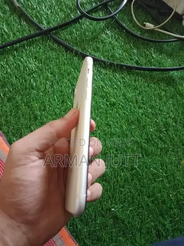 Pre-owned iPhone XR Smartphone with Good Battery Health