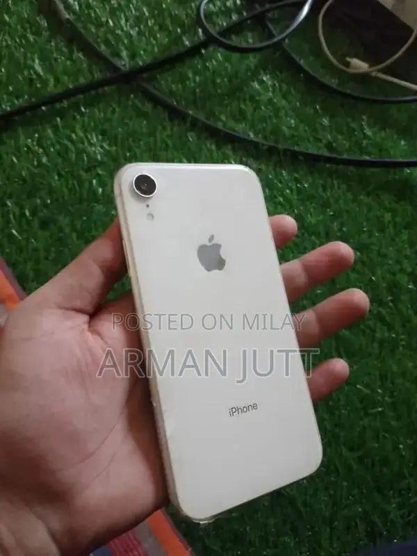 Pre-owned iPhone XR Smartphone with Good Battery Health