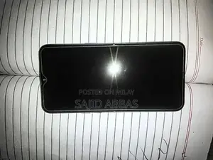 Photo - Realme 3 Smartphone 4GB RAM 64GB Storage Android 10