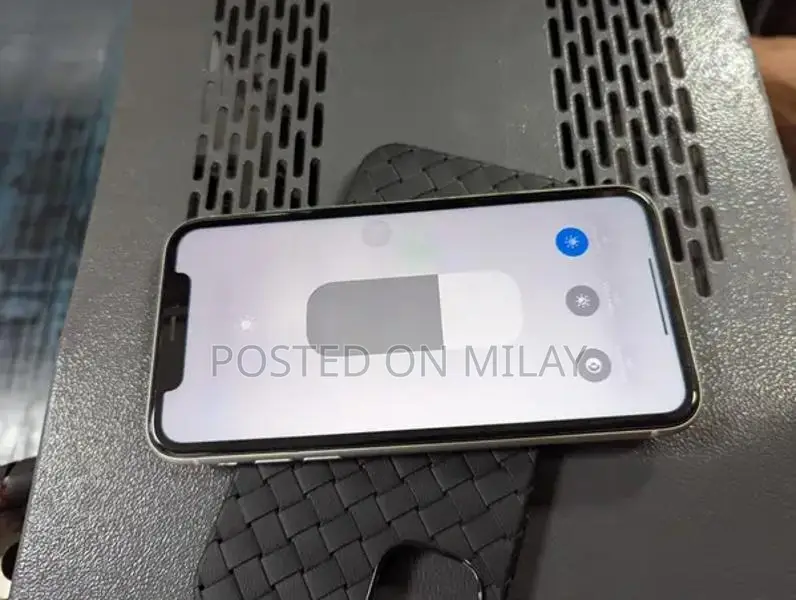 Apple iPhone 11 128GB Smartphone with High Battery Health