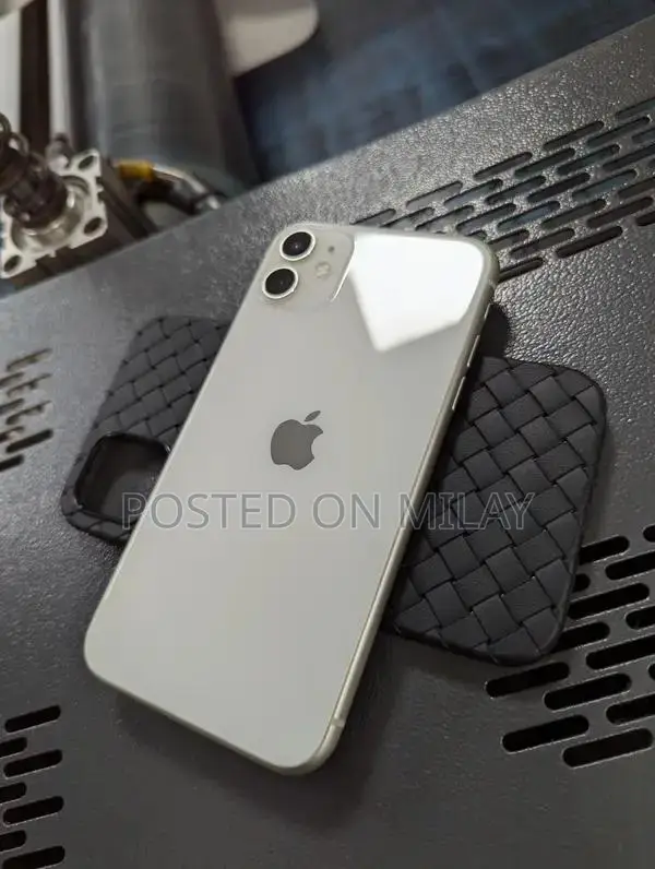 Apple iPhone 11 128GB Smartphone with High Battery Health