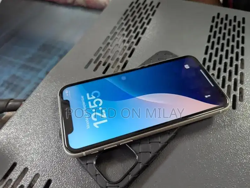 Apple iPhone 11 128GB Smartphone with High Battery Health