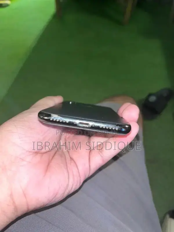 Apple iPhone X 256GB LLA Variant - Excellent Condition