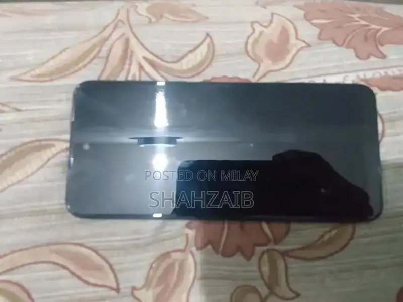 Mid-Range Smartphone with High-Resolution Camera