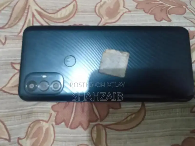 Mid-Range Smartphone with High-Resolution Camera