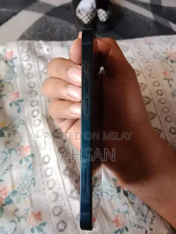 Apple iPhone 13 128GB Excellent Condition Smartphone