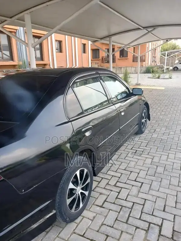 Honda Civic VTI Mid-Size Sedan - Reliable Compact Car