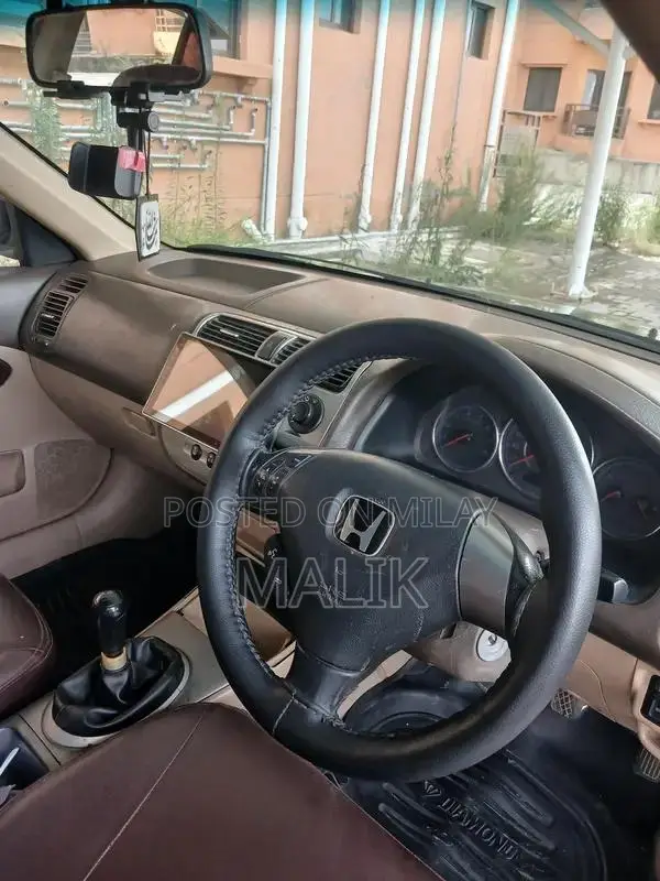 Honda Civic VTI Mid-Size Sedan - Reliable Compact Car