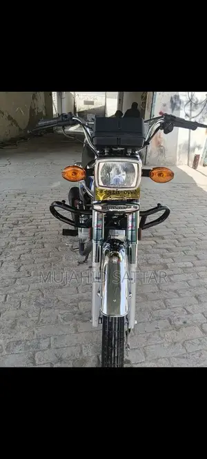 Honda 125cc Motorcycle - Single Cylinder Urban Commuter