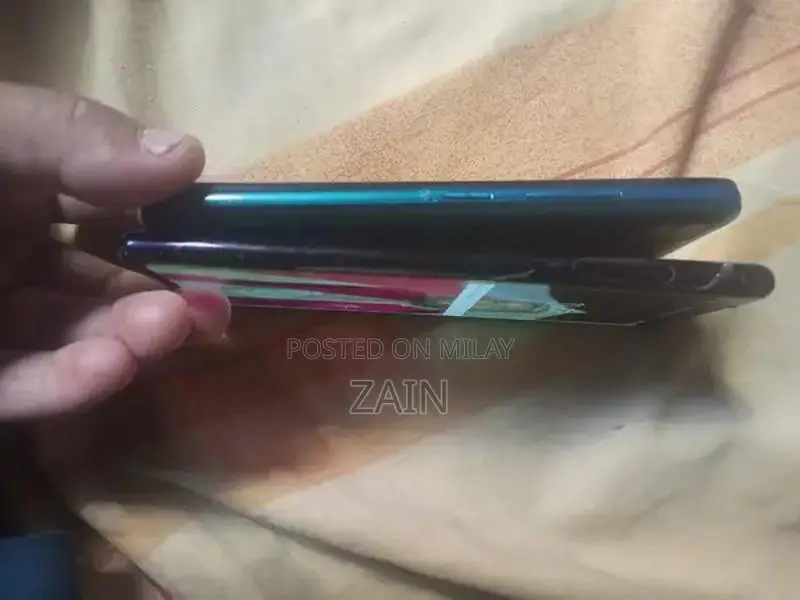 Smartphone with Screen Damage, Functional Condition